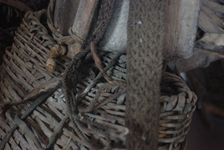 uttilisés old baskets to transport jiàn puerh <span class='translation'>(Pu Er tea)</span> on the road for horses