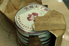 Tong open puerh <span class='translation'>(Pu Er tea)</span> (Da Yi Violette 7542 2003)