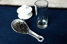 Shen Tai Cha infusé en verre d'eau