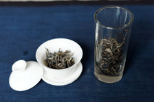 Gu Shu Cha en infusion verre d'eau