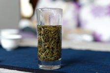 Ye Sheng Cha infusion glass of water