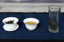 Gu Hua Cha en infusion verre d'eau