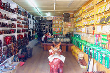 Shop Lijiang, left wooden handicrafts, right patties puerh