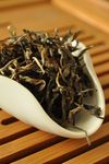 Des puerh <span class='translation'>(Pu Er tea)</span> brut d'apparence similaire mais de qualité bien différentes Copyright Sébastien Vacuithé