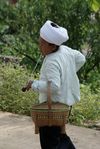 Femmes agées sur le chemin du temple à Bang Xie