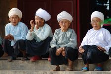 Women in the temple of Blang Bang Xie 