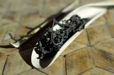 Feuilles de puerh <span class='translation'>(Pu Er tea)</span> des années 60