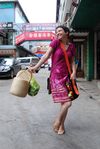 Shopping in a market puerh <span class='translation'>(Pu Er tea)</span> tea