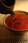  Dégustation d'un puerh <span class='translation'>(Pu Er tea)</span> fermenté Copyright Sébastien Vacuithé