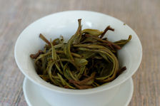 Feuilles de puerh <span class='translation'>(Pu Er tea)</span> primeur