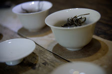 Short and repeated infusions inspired gong fu cha