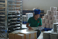  Packing for a cake puerh <span class='translation'>(Pu Er tea)</span> (Chen Sheng, Menghai)