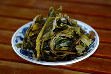 Feuilles violettes une fois infusées (Shi Dai Mao)