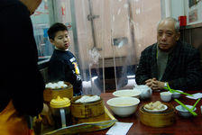  Cha Lou, very popular tea room where we eat a very long time of dark puerh <span class='translation'>(Pu Er tea)</span> 