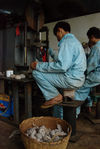 Pressing the puerh <span class='translation'>(Pu Er tea)</span> factory Lan Ting Chun today