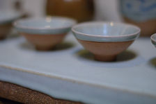 Tasses et table à thé par Lin Jianhong