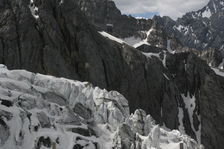 Hautes montagnes dans le nord du Yunnan