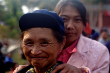  Kucong old who lived in the heart of forests and daughter