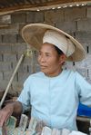 Femme Dai produisant du papier à Linang