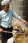  Removing Gou Pi after cooking ash