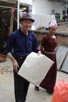 Papier traditionnel dans une famille Dai