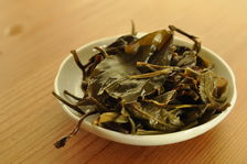 Feuilles violettes infusées (Zi Yo Cha Wang Bing 2012)