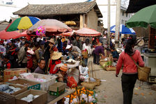 Marché dans un village de Lincang avant le nouvel an