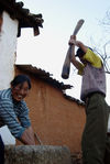 Confection de Babas de nouvel an dans un village de Lincang