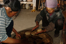 Confection de Babas de nouvel an dans un village de Lincang