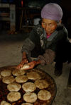 Confection de Babas de nouvel an dans un village de Lincang