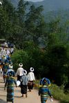 Sur le chemin du temple, dans un village Bulang de Lincang